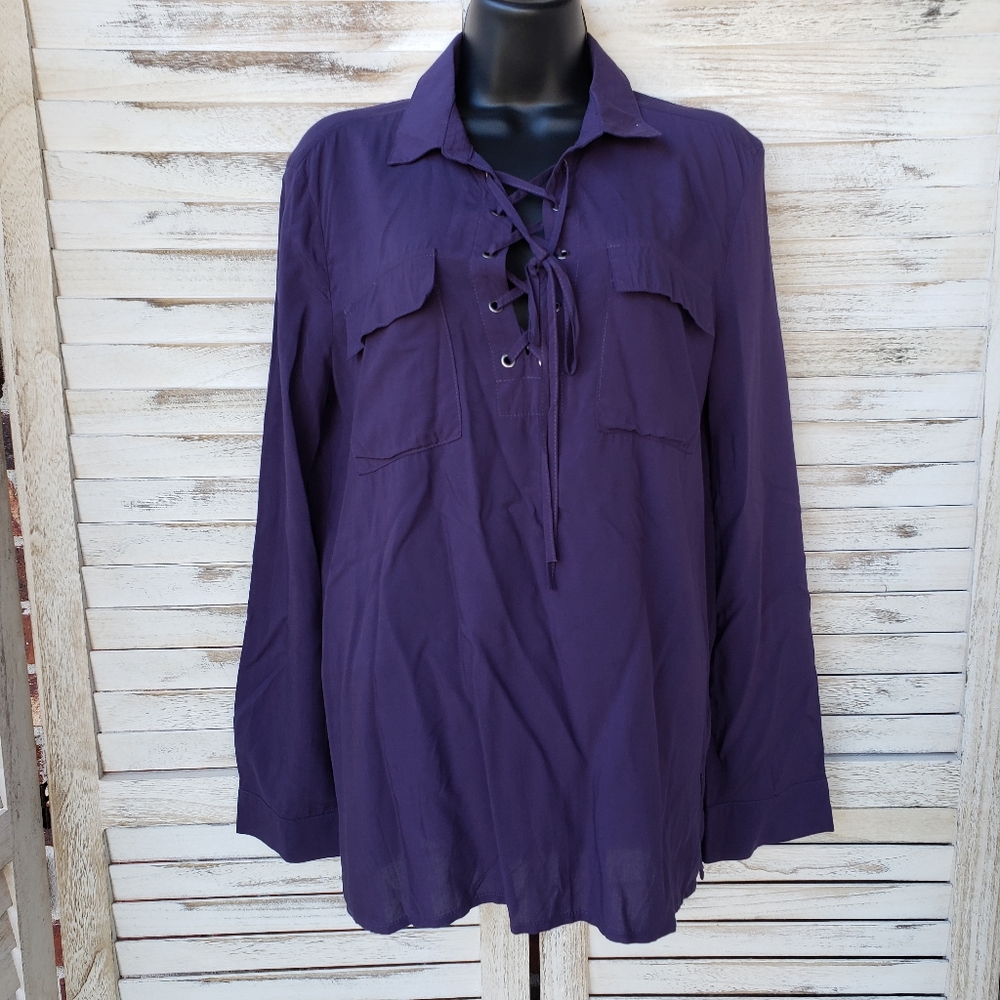 NWT She + sky v-neck tie front blouse size small(63)